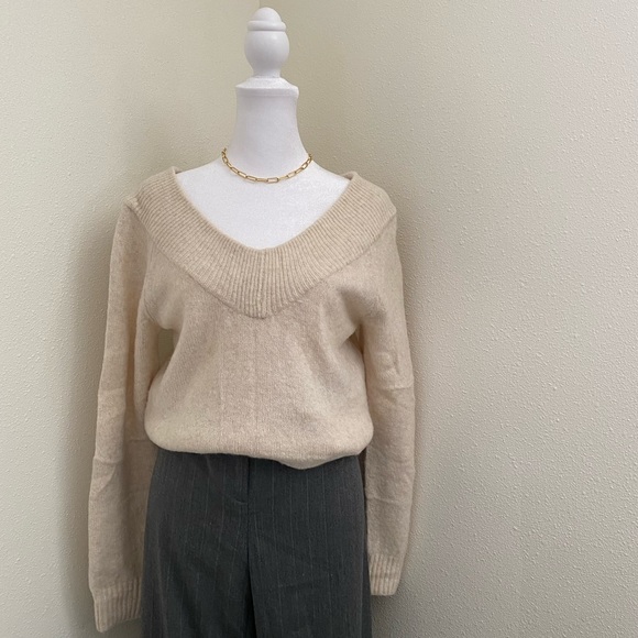 H&M Tan V-neck Sweater - Picture 2 of 13